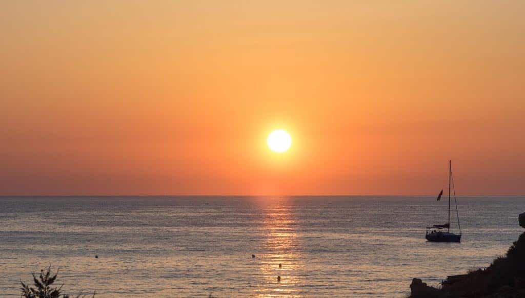 Posta de sol a la platja de Cala Saona Formentera