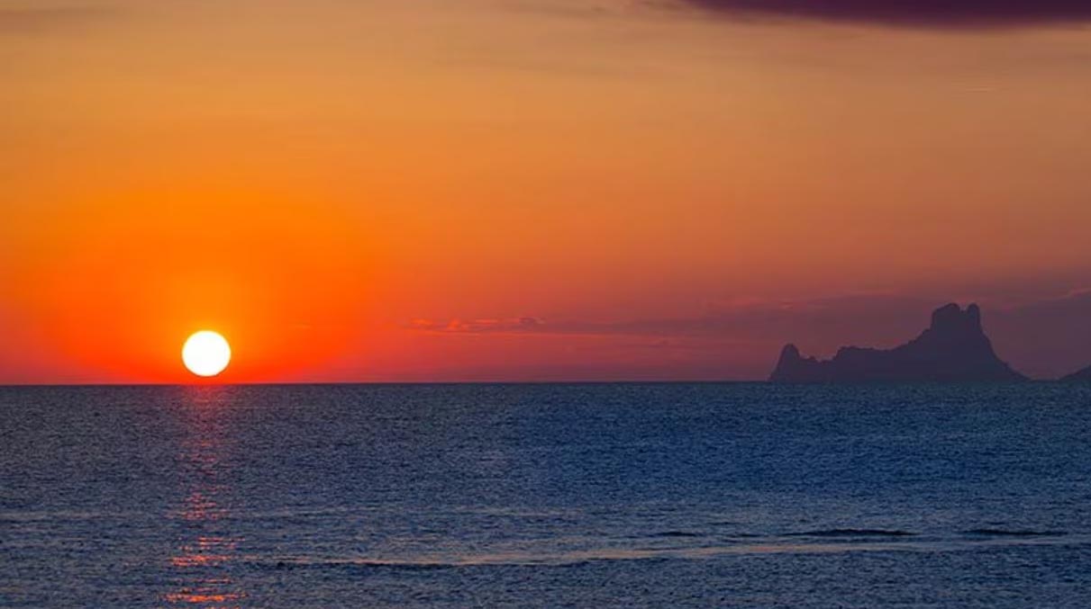 Vistes d'es Vedra des de Can Marroig Formentera al capvespre